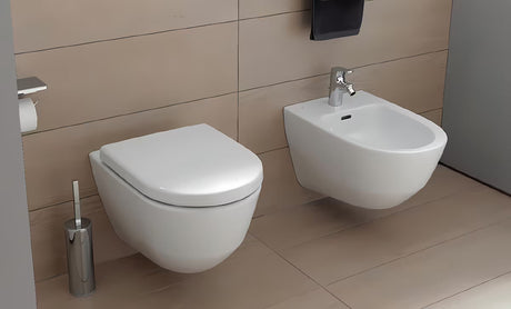 Baltas pakabinamas bidė Laufen Pro s modernaus dizaino vonios kambariui