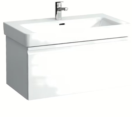 Baldinis praustuvas Laufen Pro S 85x46 cm iš blizgios baltos keramikos su anga pro maišytuvui per vidurį.