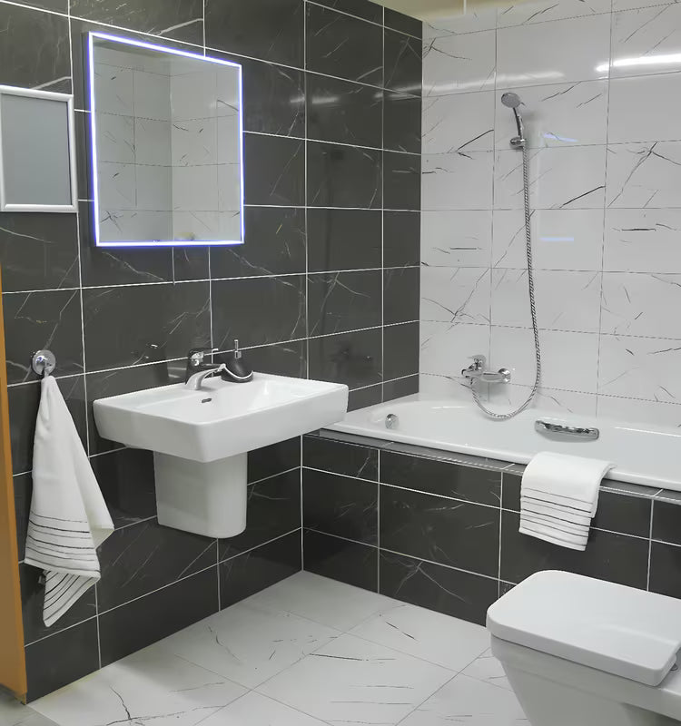 Prisukamas sieninis kabliukas Multi Ecoloc, chrome pro, montuojamas be gręžimo ant lygių paviršių.