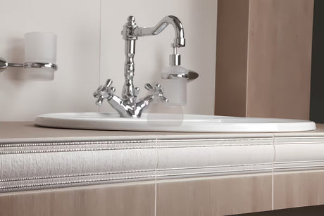 Baltas keraminis įleidžiamas praustuvas Multi Eur su anga maišytuvui centre, 55 x 47,5 cm.