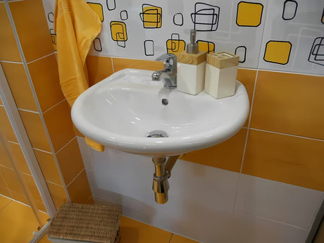 Baltas pakabinami keraminis praustuvas Multi 50 x 39,5 cm su anga pro maišytuvui centre