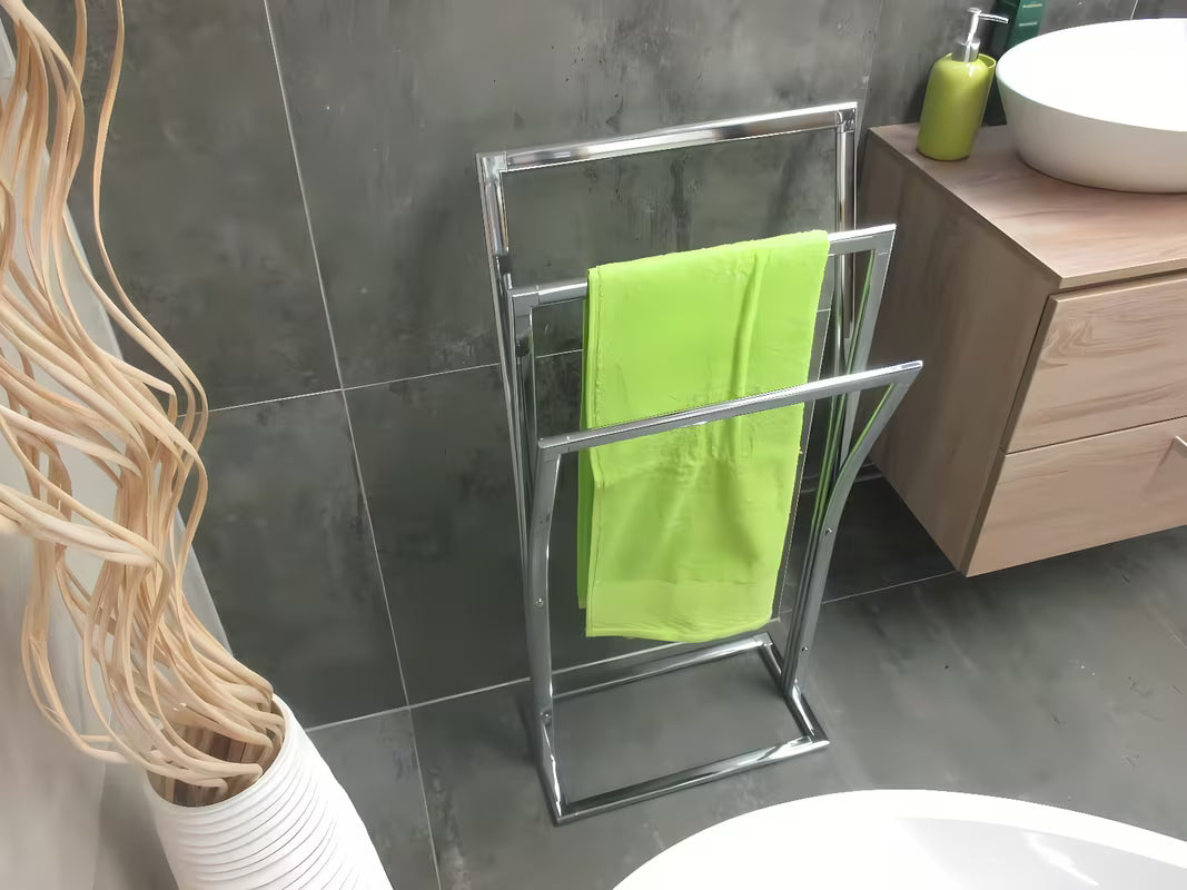 3 šakų chrominis metalinis laisvai pastatomas rankšluosčio laikiklis pro mažesniems rankšluosčiams laikyti