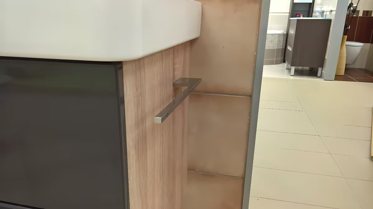 Universalūs rankšluosčio laikiklis Naturel Chrome pro tvirtinimo varžtai šoniniam vonios spintelės montavimui.