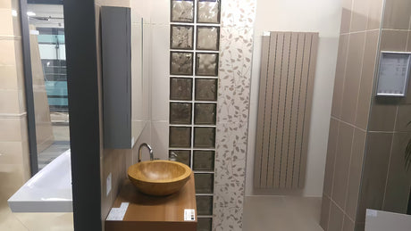 Veidrodinė spintelė Naturel 120x72 cm pilkai sidabrinės spalvos su trejomis veidrodinėmis durelėmis