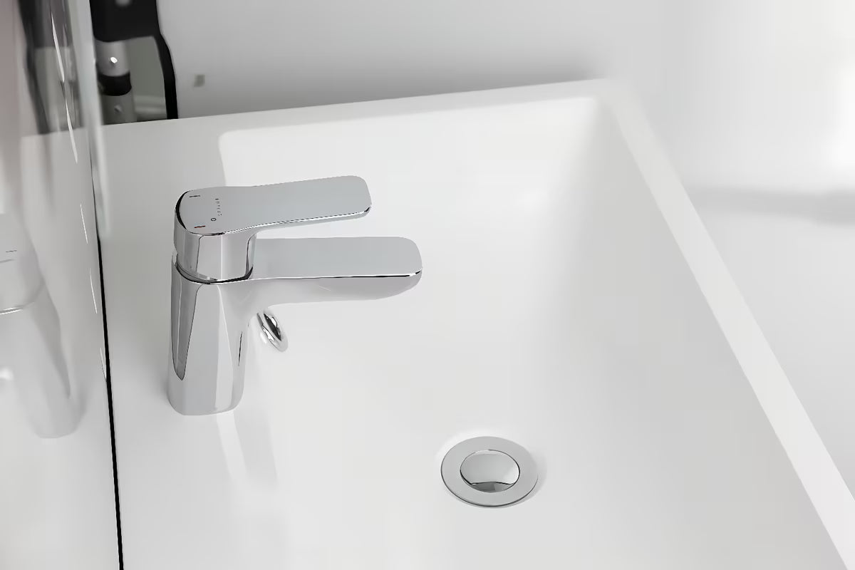 Chromuotas praustuvo maišytuvas Optima Cube Way be praustuvo dugno vožtuvas su keramine kasete ir lanksčiu aeratoriumi.