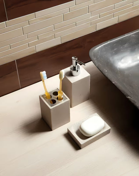 Laisvai pastatomas WC šepetys Optima Supera iš polirezino, light-limestone spalvos