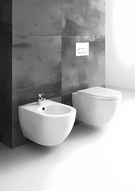 Baltas pakabinamas bidė Ravak Chrome iš keramikos su paslėptu tvirtinimu EasyFix