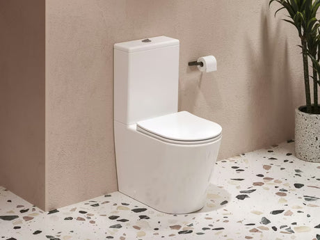 Baltas laisvai pastatomas klozetas Ravak Elegant RimOff su sėdyne softclose ir dvigubu nuleidimu 3/6 l.