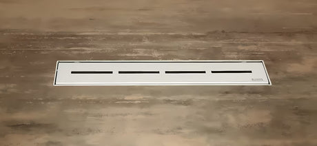 Nerūdijančio plieno dušo latakas Ravak Runway 105 cm, blizgaus paviršiaus, pro montuoti erdvėje.