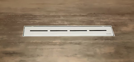 Nerūdijančio plieno dušo latakas Ravak Runway 85 cm, blizgaus paviršiaus, pro montuoti erdvėje.
