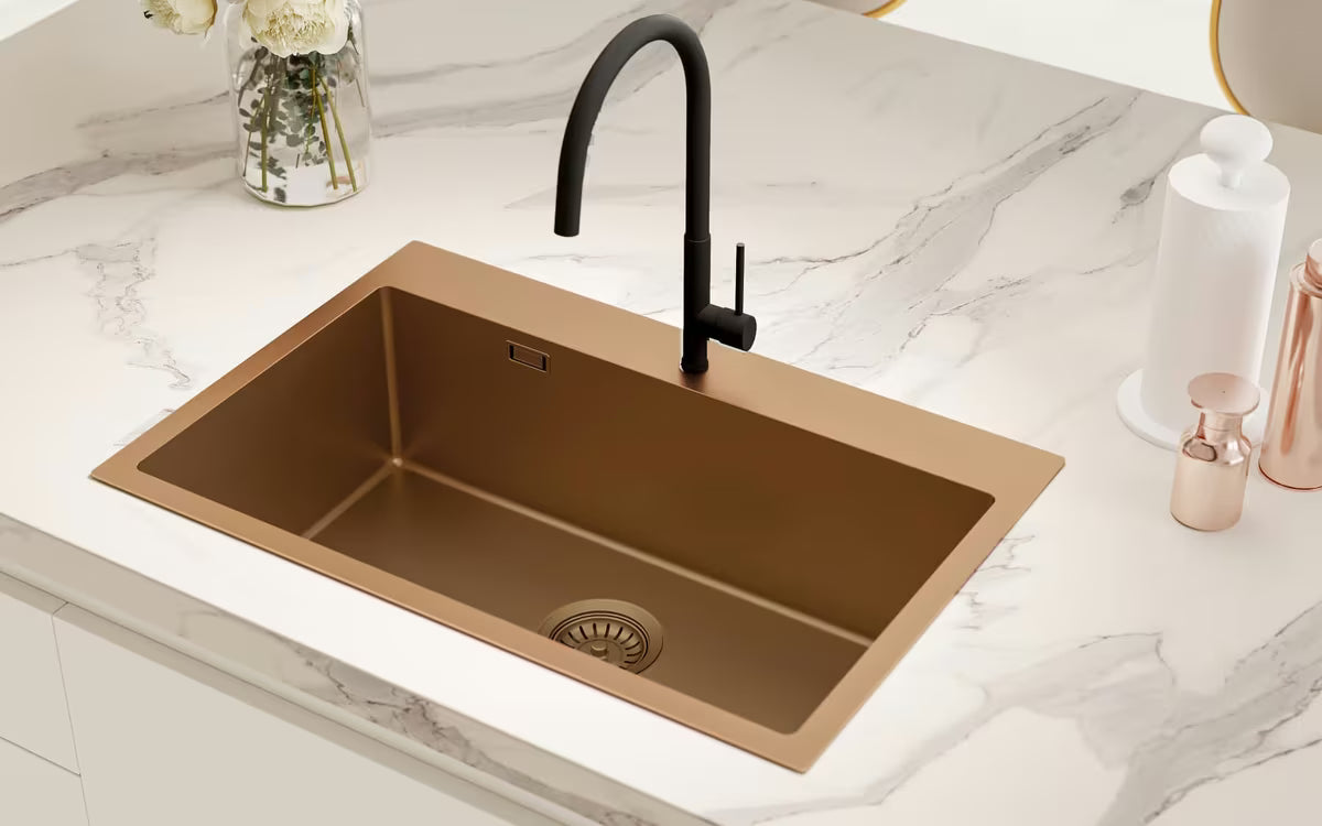 Virtuvinė vieno dubens plautuvė SAT Aurum rose gold iš šlifuoto nerūdijančio plieno pro montavimas ant stalviršio 