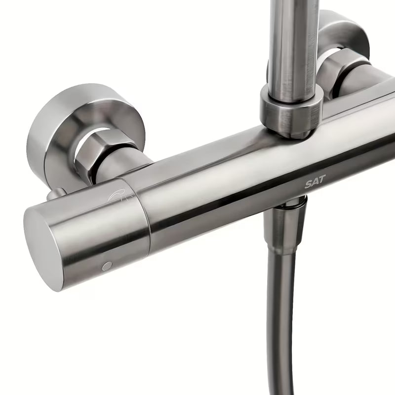 Dušo sistema SAT Aurum su termostatiniu maišytuvu šlifuoto gun metal apdailos, su viršutiniu ir rankiniu dušu.