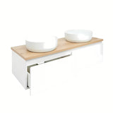 Pakabinama vonios spintelė SAT B-Way baltas blizgus su uždengimo plokšte ąžuolo dekoro, su dviem praustuvais ant stalviršio.