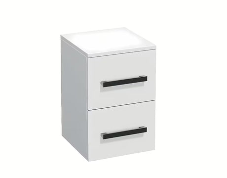 Žema vonios spintelė SAT Cube Way baltos blizgios spalvos su dviem stalčiais ir chromuotomis rankenėlėmis.