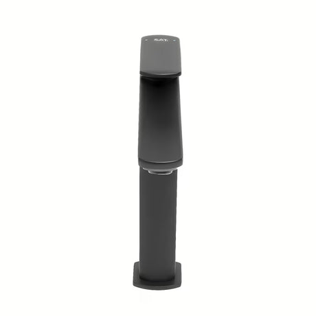 Aukštas praustuvo maišytuvas SAT Feel matinės juodos spalvos be praustuvo dugno vožtuvas.