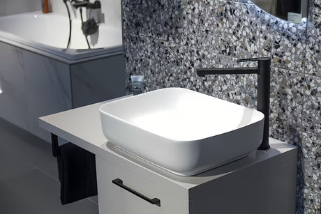 Matinės baltos spalvos plonasienė pastatomas ant stalviršio praustuvas SAT Infinitio 50x39 cm be perpylimo