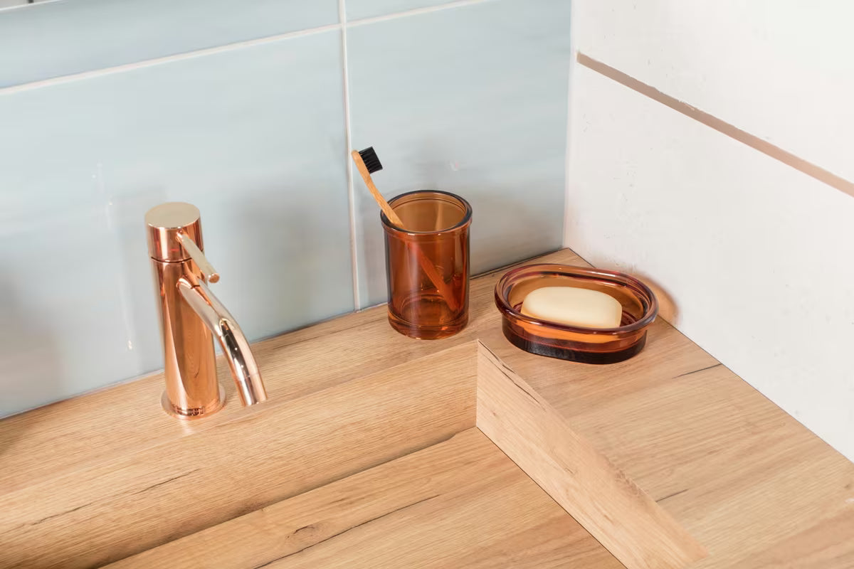 Vonios dėžutė SAT Magic iš rudo blizgaus stiklo, apvalių formų dizaino.
