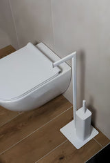 Laisvai pastatomas WC šepetys SAT iš metalo, matinės baltos spalvos, kvadratinio dizaino