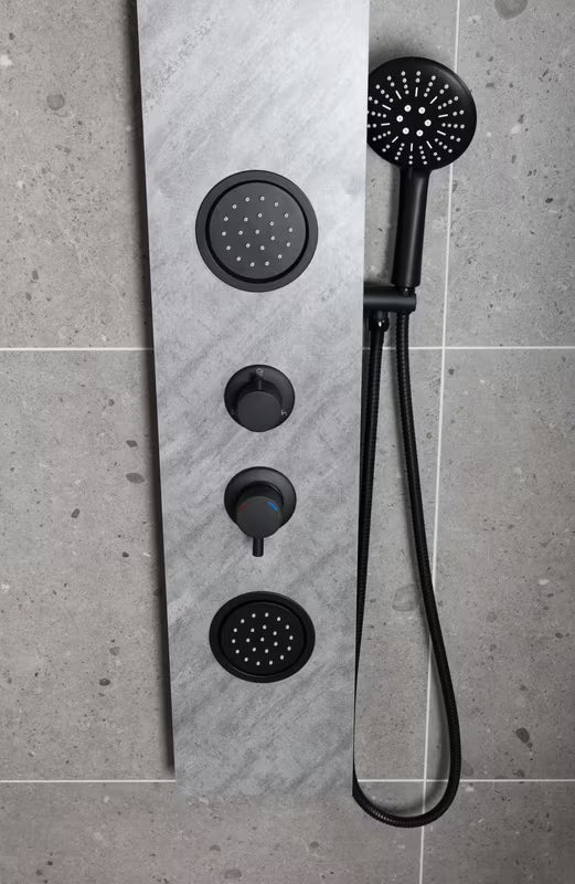 Hidromasažinė dušo panelis SAT Stoneshower juodos spalvos, su akmens dekoru, viršutiniu ir rankiniu dušu.