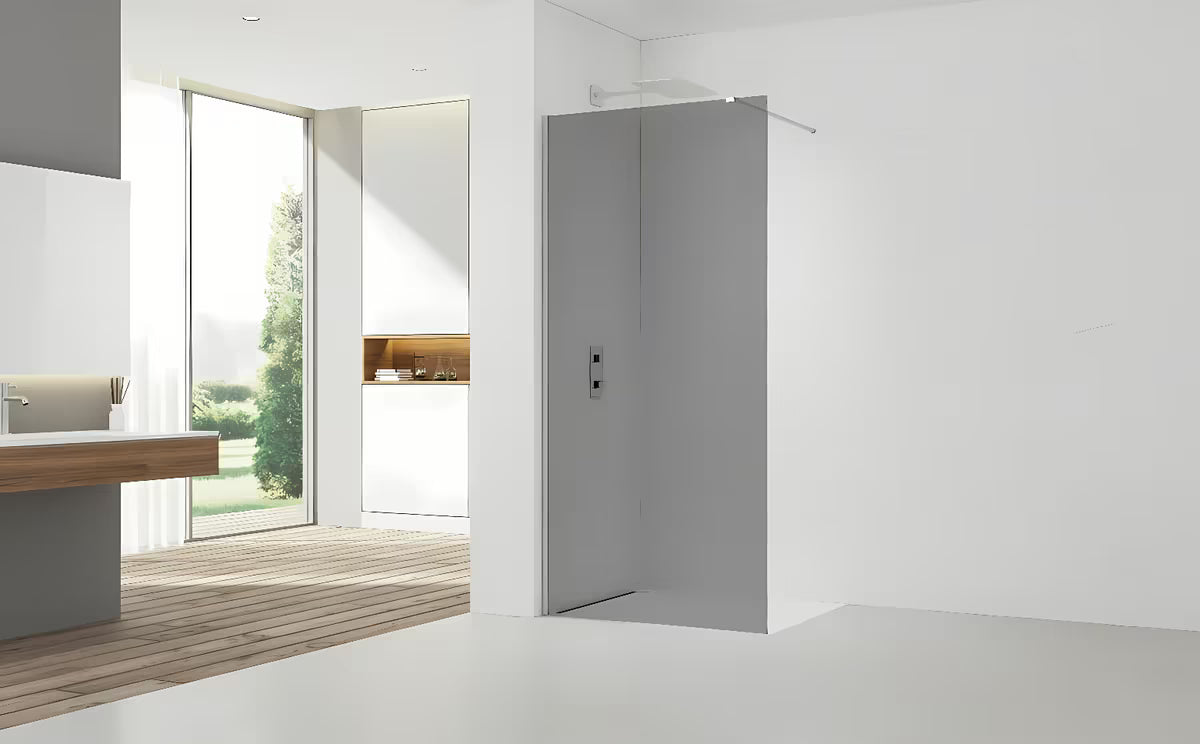 SAT Walk-in walk in Dušo-Sienelė 120 cm iš nepermatomo dūminio stiklo su blizgaus chromo profiliais.