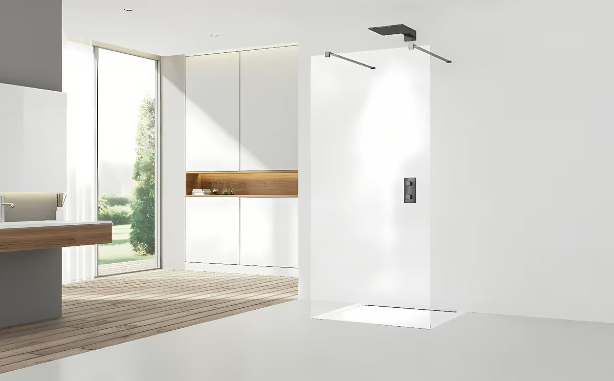 Walk-in dušo sienelė SAT Walk-in 140 cm juodos spalvos su skaidriu stiklu ir berėmiu dizainu.