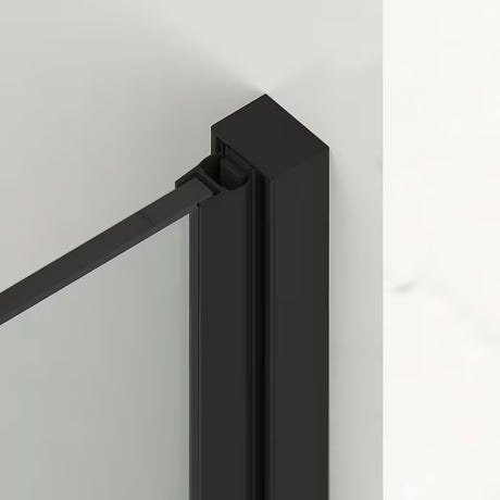 Slankiojančios dušo durys SAT Xmotion 110 cm baltos spalvos, su skaidriu stiklu ir berėmiu dizainu.