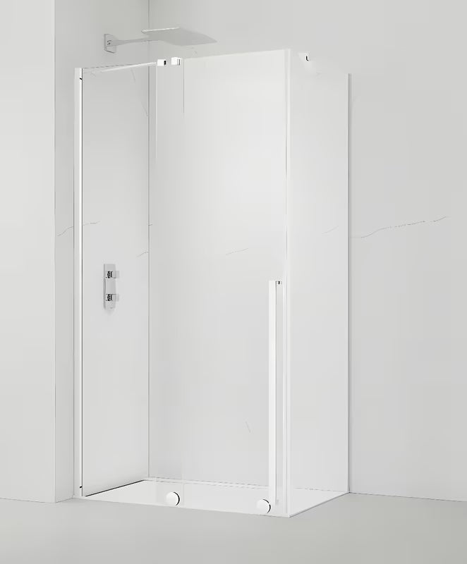 Stačiakampė dušo kabina SAT Xmotion 120x90 cm baltos spalvos, su skaidriu stiklu ir stumdomomis durimis.
