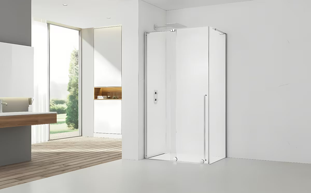 Stačiakampė dušo kabina SAT Walk-In Xmotion 100x90 cm su stumdomomis durimis, skaidriu stiklu ir blizgia chromo apdaila.