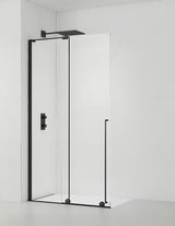 Juoda walk-in dušo sienelė SAT Walk-In Xmotion 110 cm, su skaidriu stiklu ir stumdoma sistema.