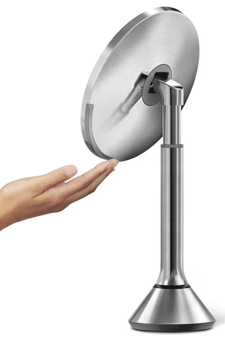Kosmetinis veidrodėlis Simplehuman Dual Touch iš šlifuoto nerūdijančiojo plieno su Tru-lux LED apšvietimu ir 5x didinimu.