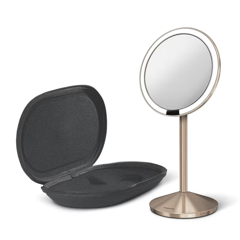 Kelioninis kosmetinis veidrodėlis Simplehuman Mini, spalva – rose gold, su Tru-lux LED apšvietimu ir 10x didinimu.
