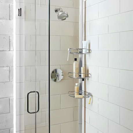 Reguliuojama dušo stovas Simplehuman Shower caddy su vielinėmis lentynėlėmis į kampą iš nerūdijančio plieno.