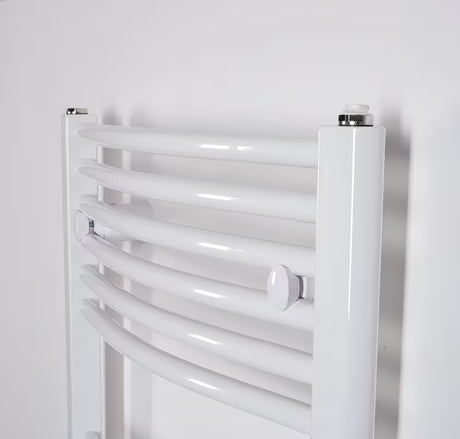 Kombinuotas vamzdinis vonios kambario rankšluosčių džiovintuvas Thermal Trend Kdo baltos spalvos, su centriniu prijungimu.