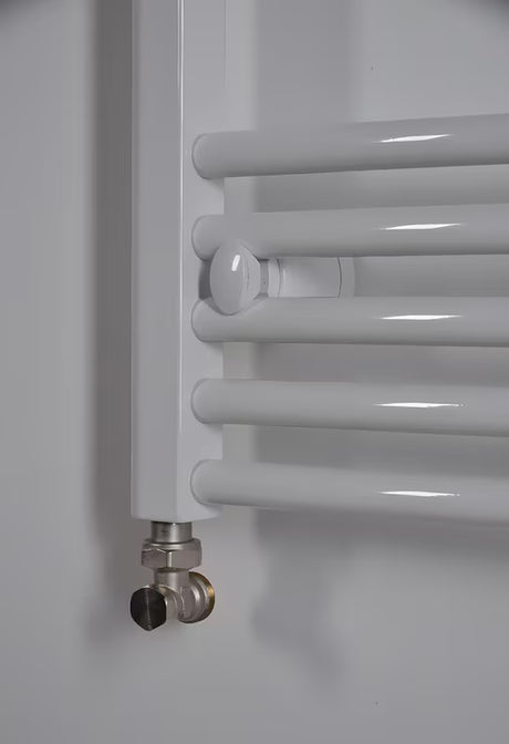 Baltas kombinuotas vamzdinis rankšluosčių džiovintuvas Thermal Trend KDO, 75x185 cm, tinkamas vonios kambariui.