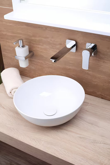 Balta pastatomas ant stalviršio praustuvas Triomini Slim 38,5 x 38,5 cm iš plonasienės keramikos