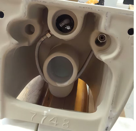 Pakabinamas KLOZETAS vitra Shift baltos spalvos su bidė apiplovimo antgaliu rimless 