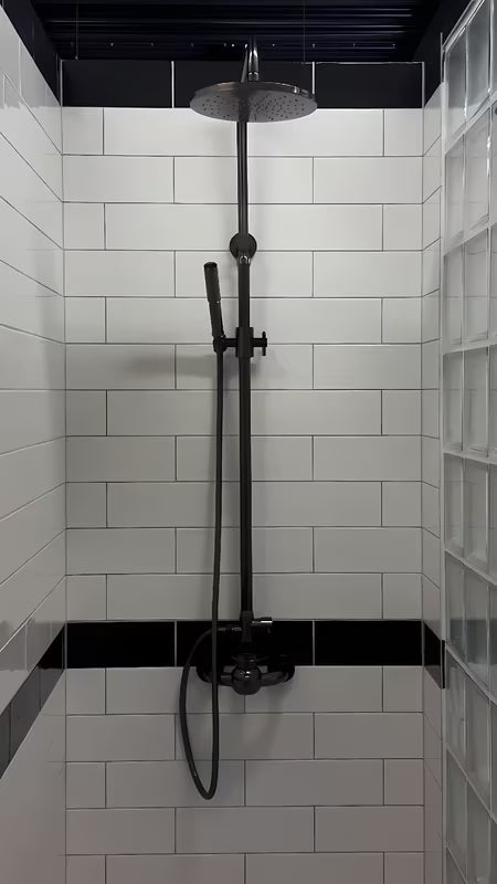 Dušo sistema WF Industrial alyva sendintos bronzos apdailos, su 20 cm viršutiniu dušu