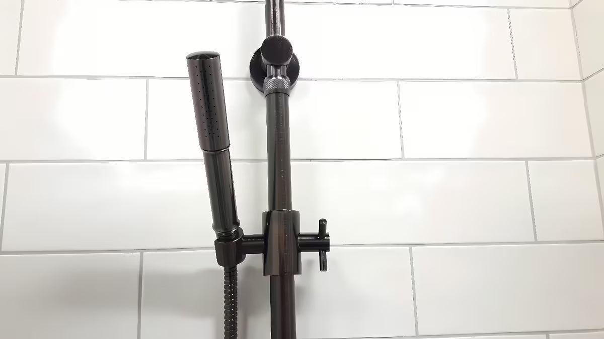 Dušo sistema WF Industrial alyva sendintos bronzos apdailos, su 20 cm viršutiniu dušu